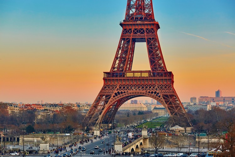 Paříž, zámek Versailles a ohňostroj u Eiffelovy věže na Den Bastily
