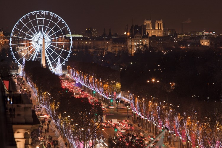 Adventní zájezd do Paříže - Třída Champs Elysées s vánočním trhem a atrakcemi