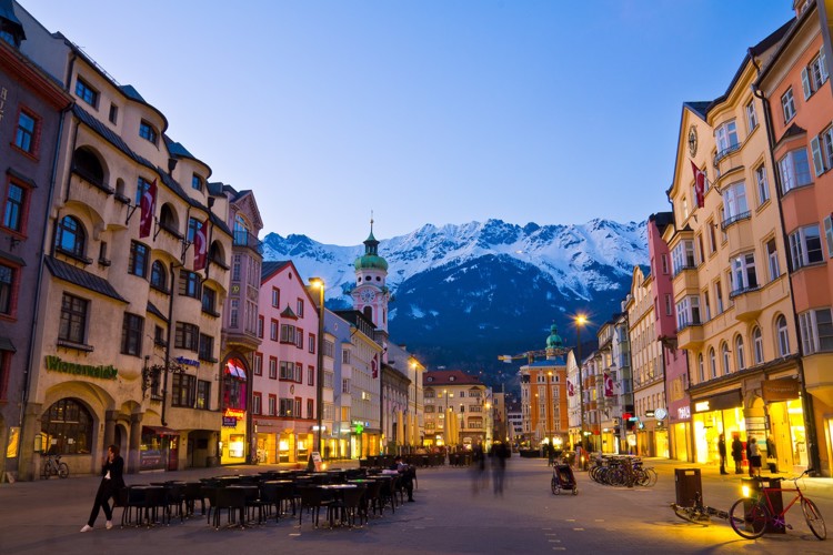 Pohled na Alpy v centru Innsbrucku