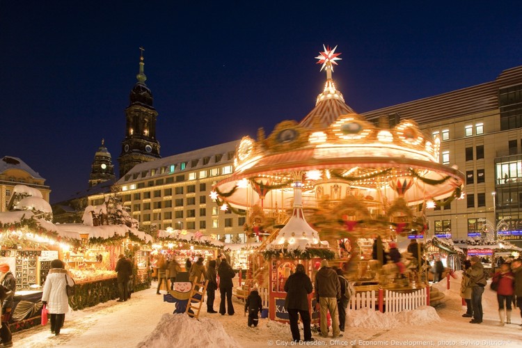 Vánoční trhy na náměstí Alrmarkt