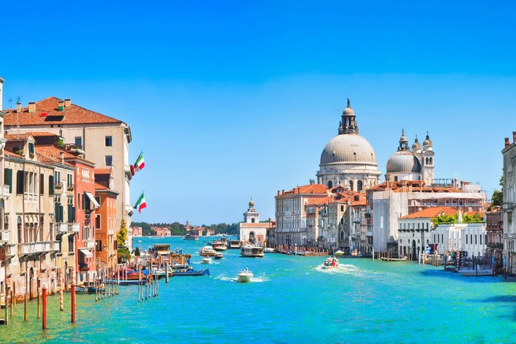 Benátky a plavba na ostrov barev Burano