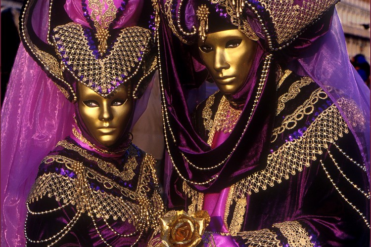 Honosné karnevalové masky v Benátkách