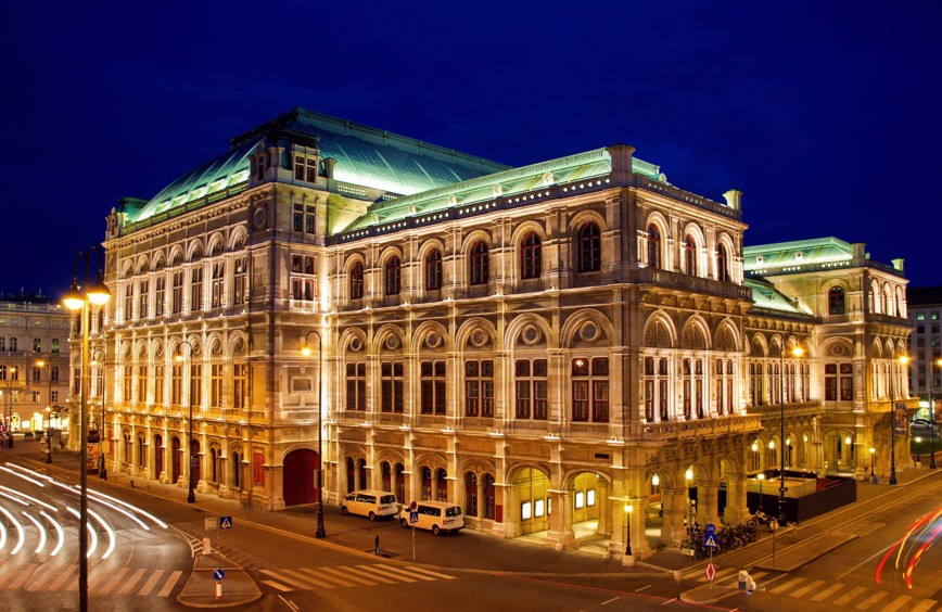 Vídeňská státní opera večer