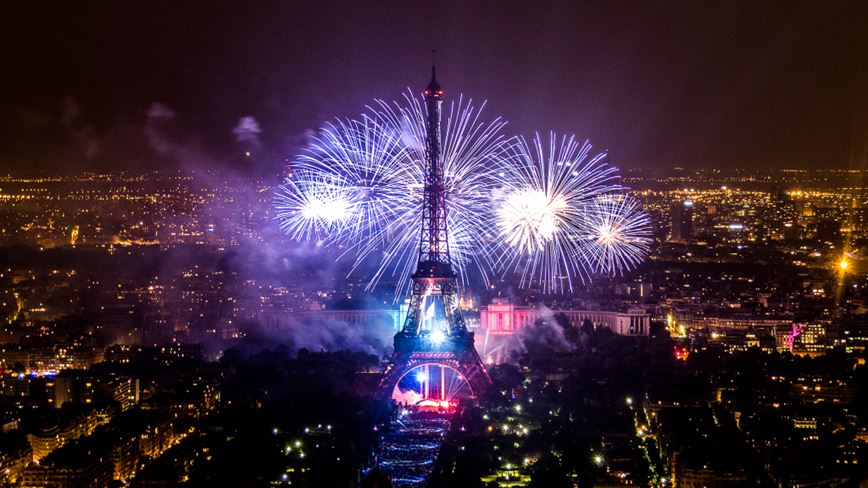 Poznávací zájezd do Paříže - ohňostroj u Eiffelovy věže