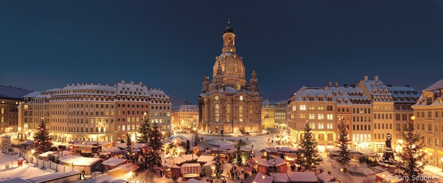 Frauenkirche s vánočními trhy