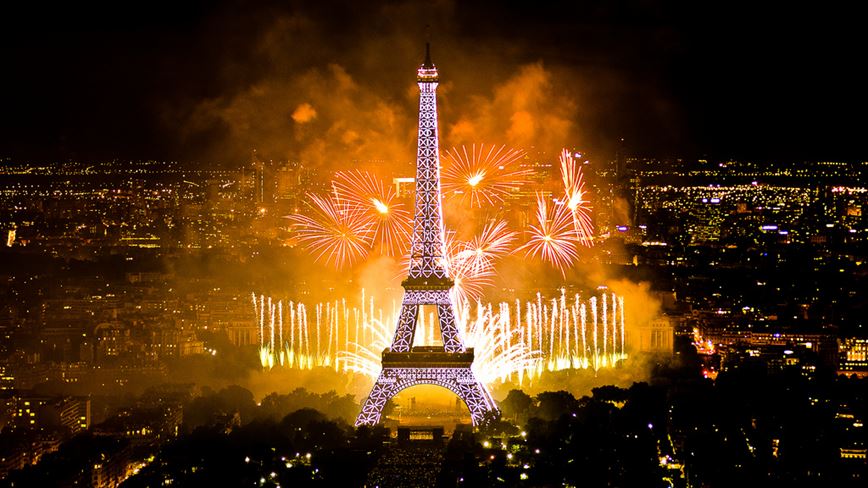 Poznávací zájezd do Paříže - ohňostroj u Eiffelovy věže