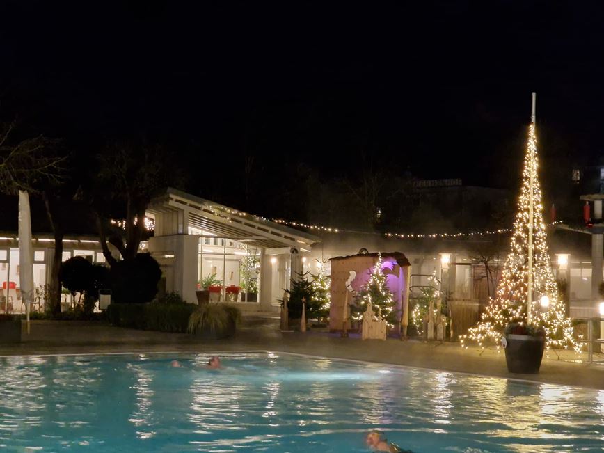 Bad Fussing - vánoční atmosféra a pohodová relaxace v nádherně vyzdobených lázních Therme Eins