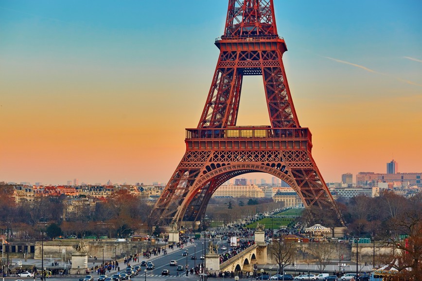 Poznávací zájezd do Paříže - Eifellova věž při západu slunce
