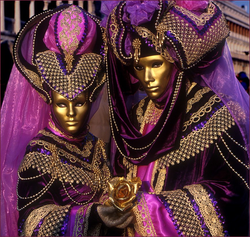 Honosné karnevalové masky v Benátkách