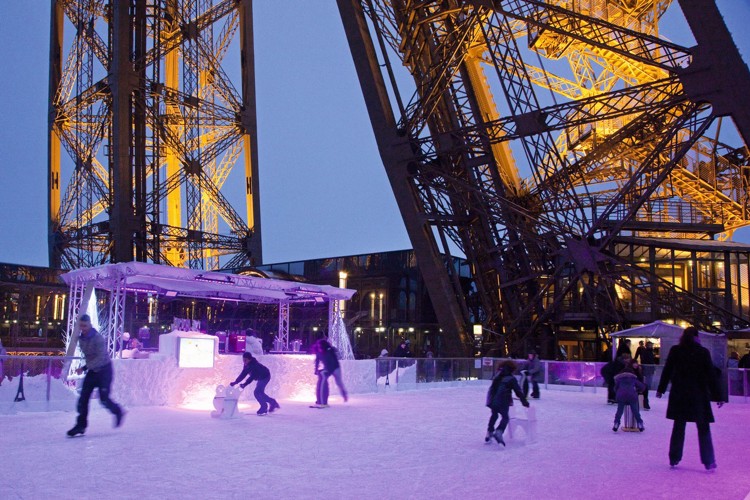 Silvestrovský zájezd do Paříže na Silvestra - Kluziště pod Eiffelovou věží   